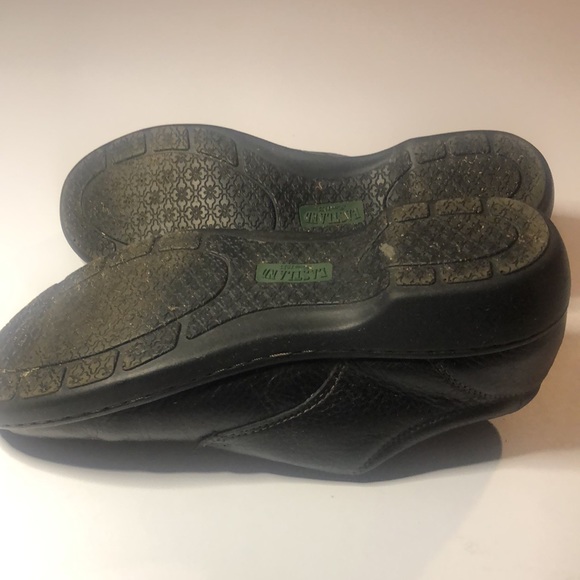 Woman’s EastLand memory foam slip on shoes - Picture 11 of 11